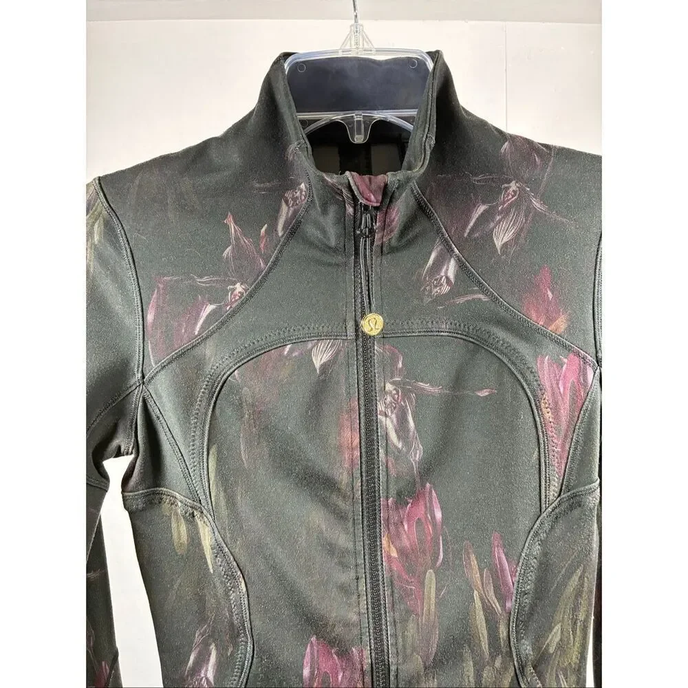 Lululemon Forme Define Jacket in Midnight Iris Multiple Floral Size S
